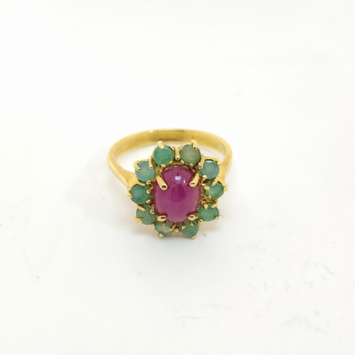  Anello in oro con rubino e smeraldi  - usato certificato  presso Castignoli - Orologeria e gioielleria a Monza